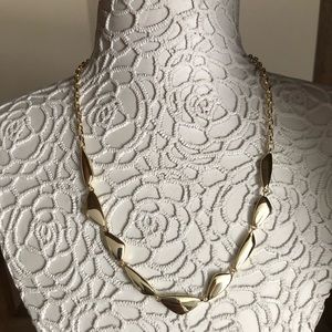 ❌SOLD❌ Kendra Scott Gold Kira Collar Necklace